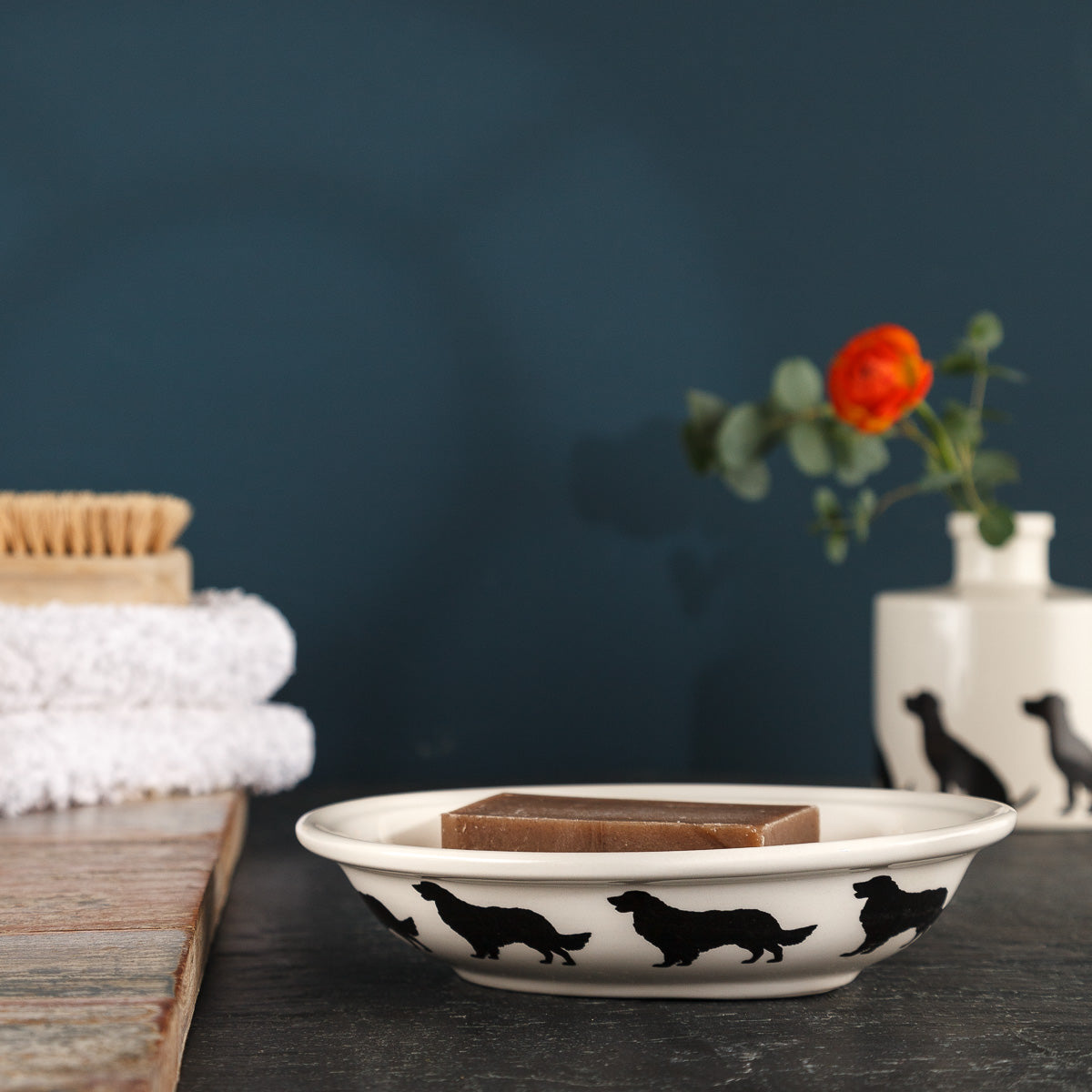Signature Collection Goldie Soap Dish with two handmade soaps