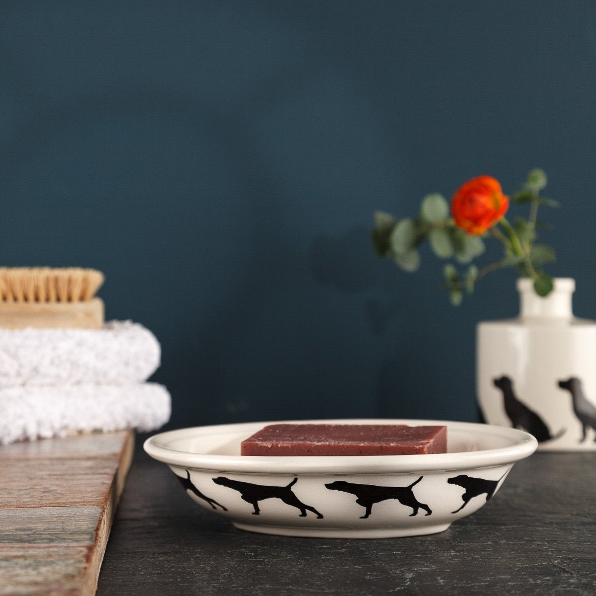 Signature Collection Pointer Soap Dish with two handmade soaps
