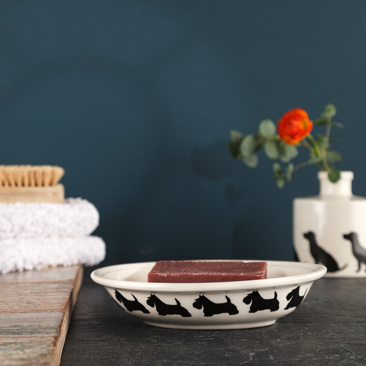 Signature Collection Scottie Soap Dish with two handmade soaps